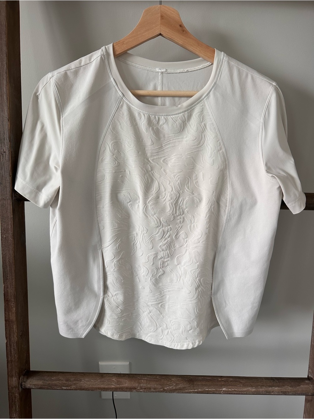 Lululemon Lightweight Stretch Running T-Shirt in In-Sense Emboss Bone